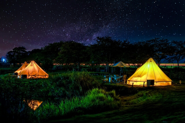 【グランピング】明かりを気にせず過ごせる立地の選び方