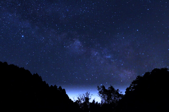 【グランピング】星空を鑑賞するのに最適なシーズンや気象条件とは？
